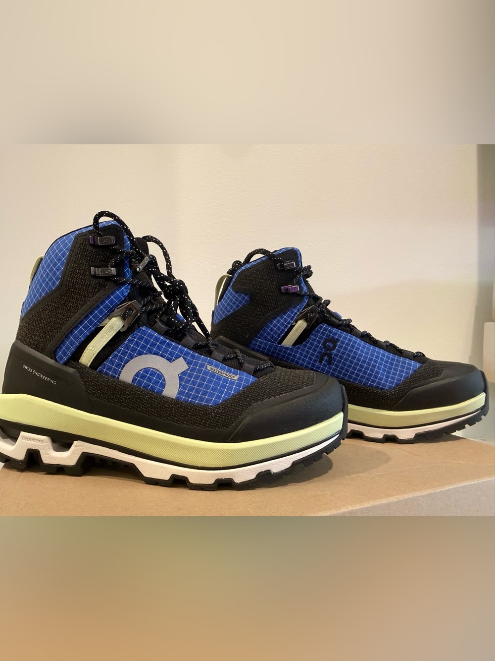 On Cloud Cloudalpine Waterproof Hiking Mid Top Sneaker Cobalt/Limelight Sz 6.5W